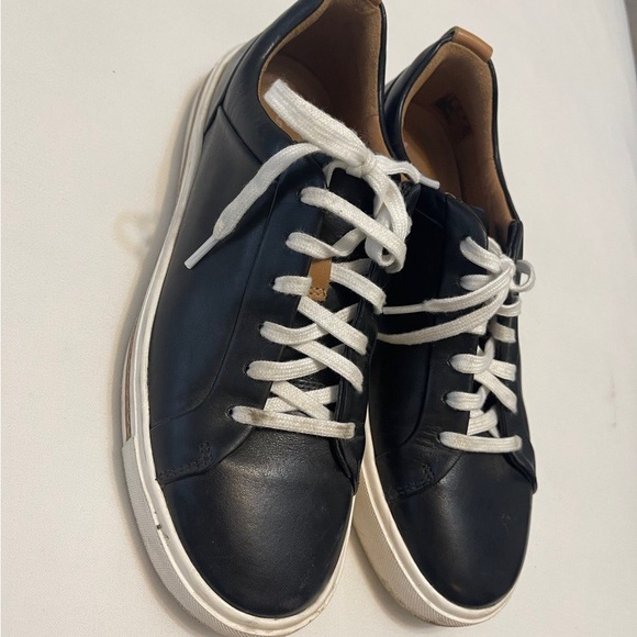 almost new clark shoes - Picture 2 of 6